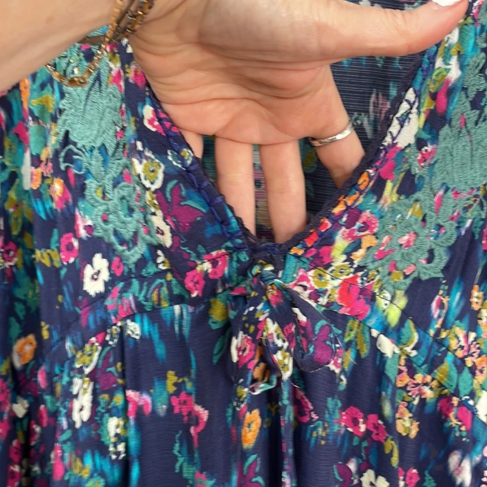 Floral V-Neck Dress - Picture 7 of 13